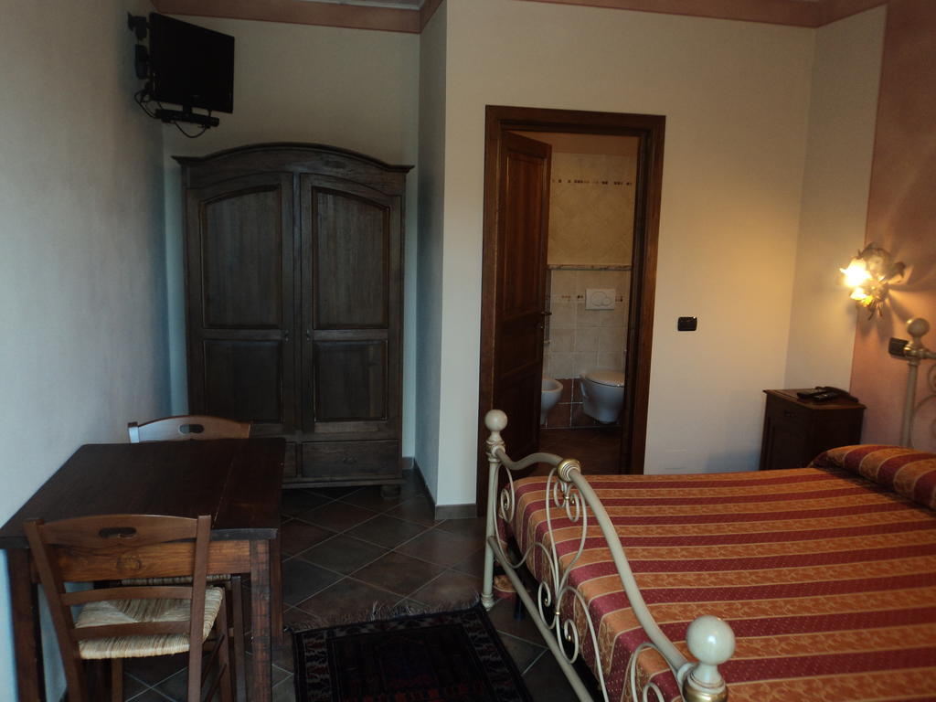 Eno-Agriturismo Cascina L'Arché Santo Stefano Belbo Habitación foto